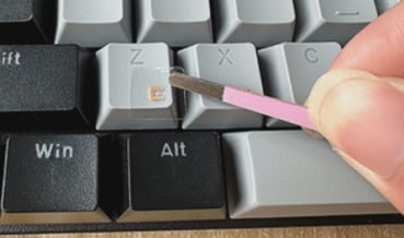 Наклейки UV DTF для клавиатуры (оранжевые буквы) + пинцет